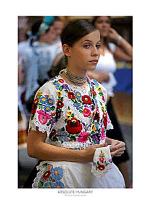 Poszter PM112 - Lány népviseletben