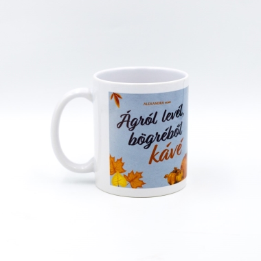 Ágról levél, bögréből kávé
